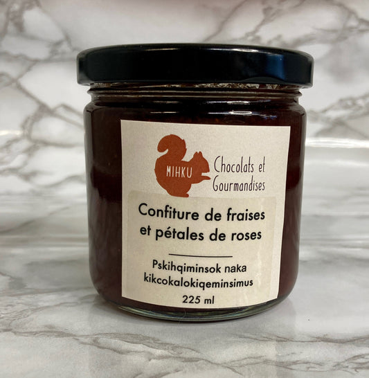 Tartinade fraises et pétales de roses